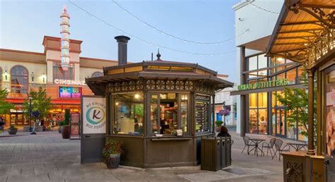 bridgeport village restaurants tigard oregon.